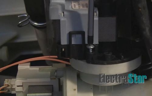 Демонтаж циркуляционного насоса на стиральной машине Beko