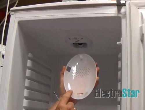 Крышка плафона в холодильнике Bosch